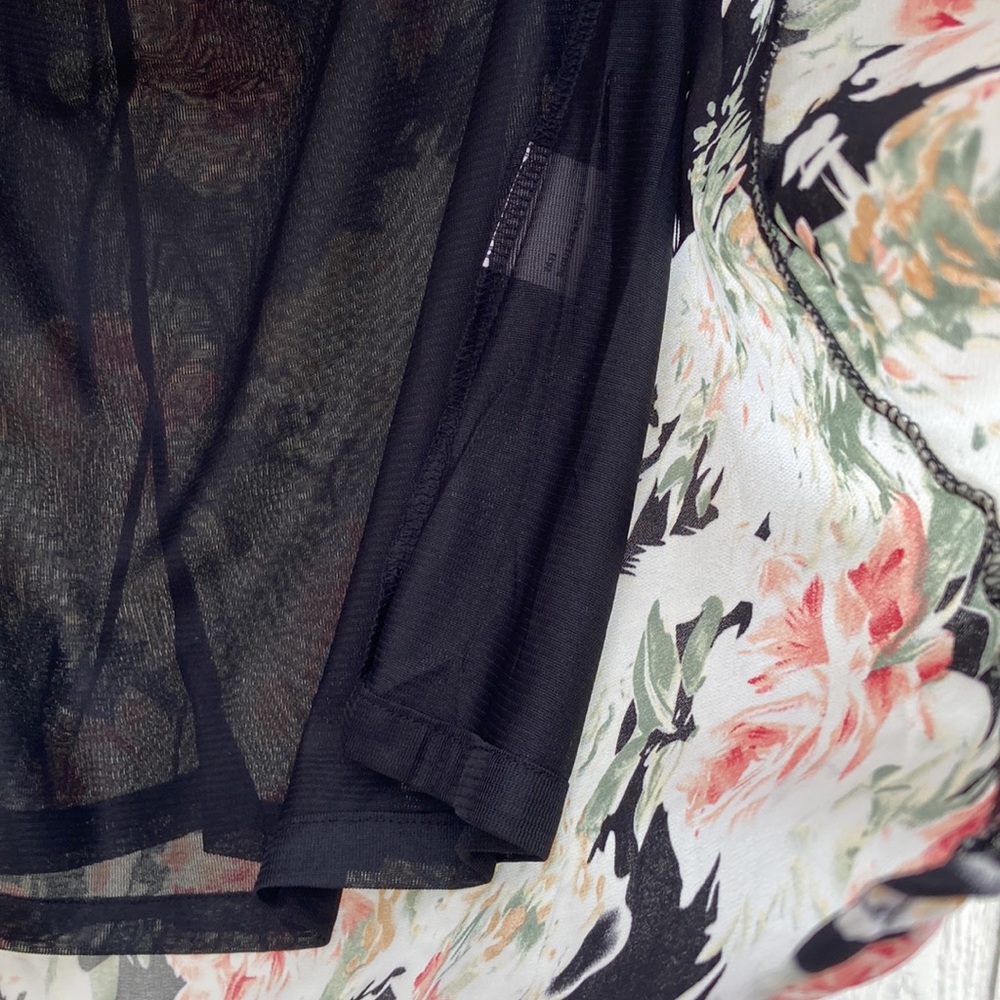 Floral blouse ๐ท - Picture 4 of 5